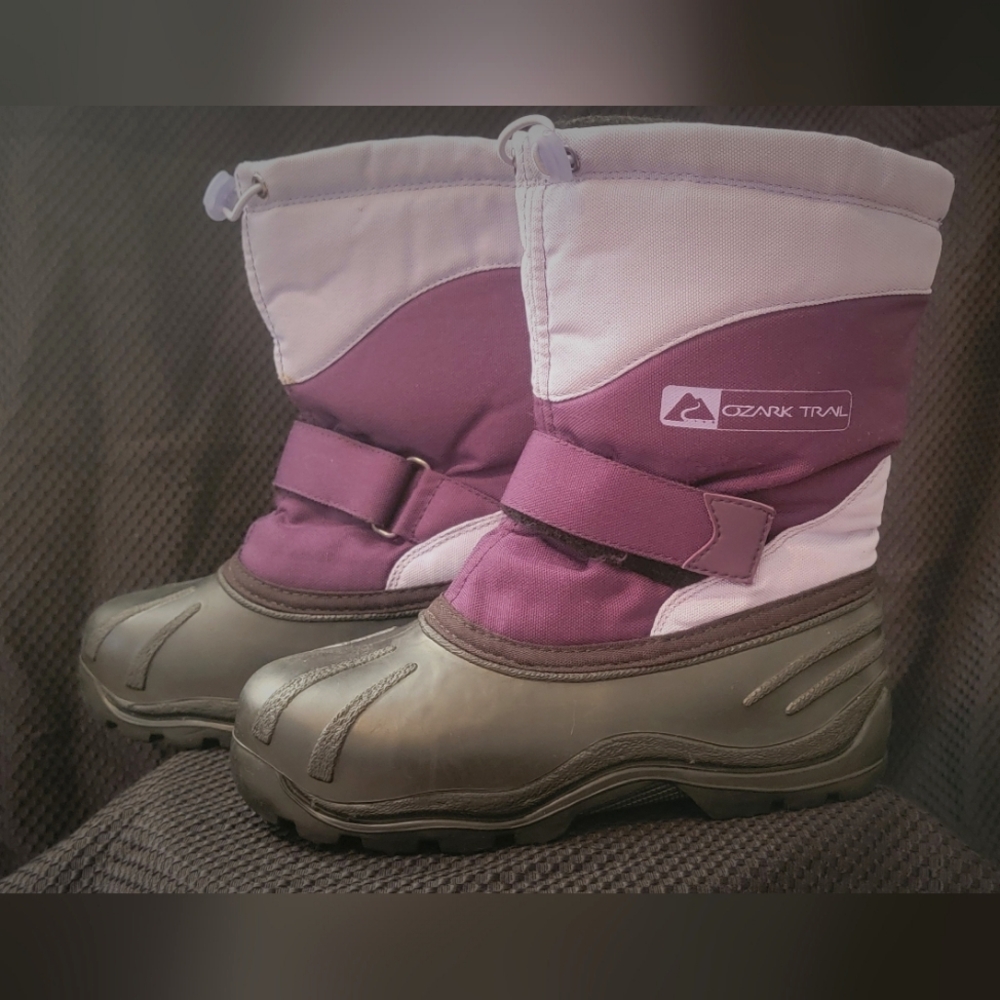 Ozark Trail size 3 Kendall boots, NWOT. Never worn.